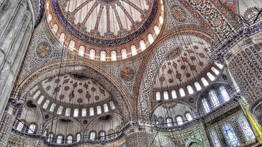 Интерьер Голубой мечети в Стамбуле